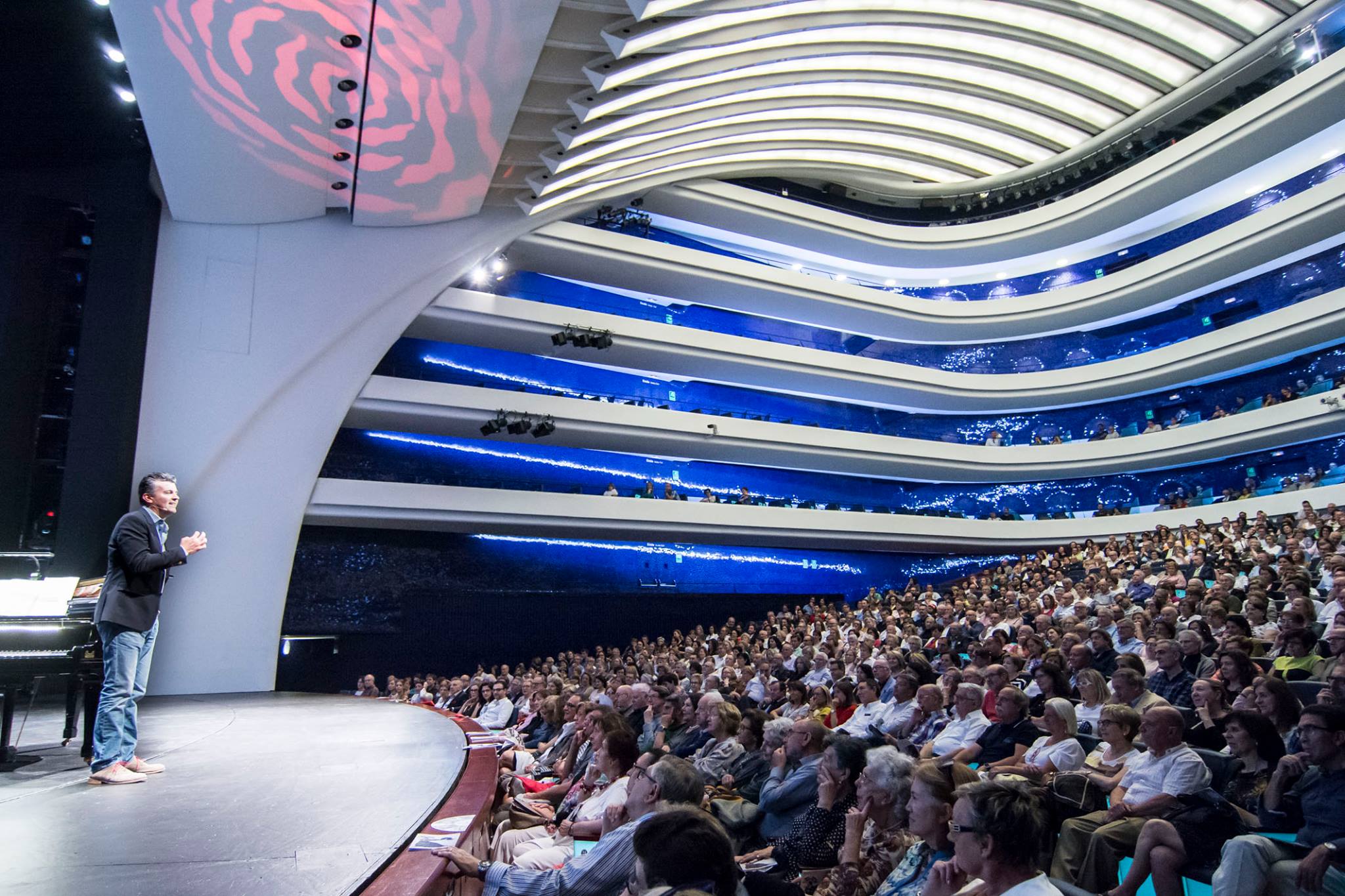 Zoom: Ramon Gener presenta «Nabucco»
